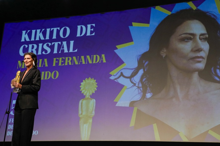 Maria Fernanda Cândido recebe o Kikito de Cristal