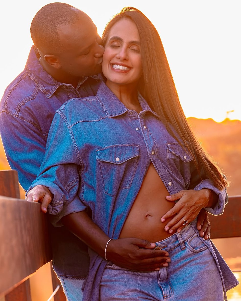 Carol Peixinho e Thiaguinho anunciaram gravidez do primeiro filho — Foto: Divulgação Instagram @brunosoares