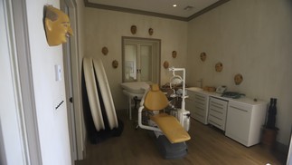 A room with masks converted into a dental clinic in Little St. James, Epstein's island, according to Democrats; Photos released December 3, 2025 – Photo: Disclosure/Attorney General of the U.S. Virgin Islands