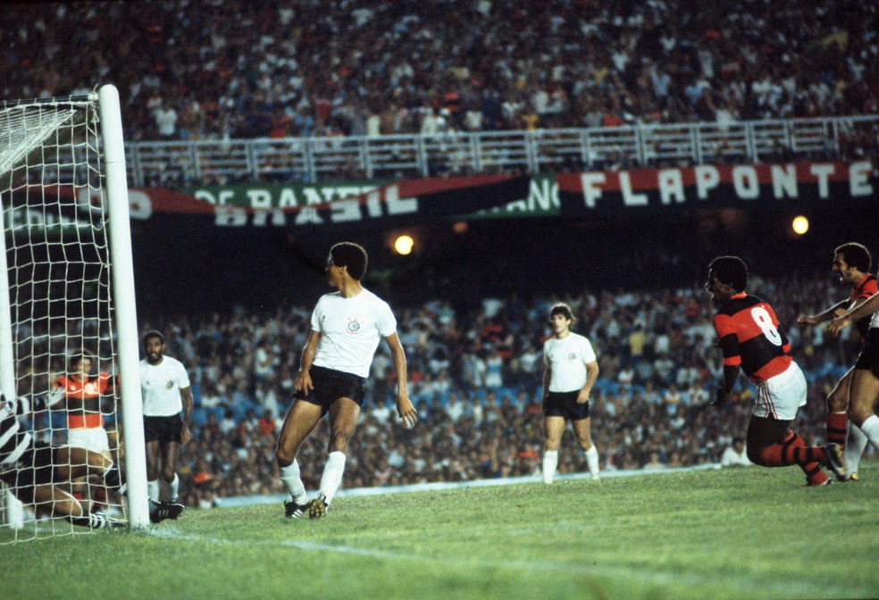 Adílio marcou o gol do título Brasileiro de 1983 — Foto: Arquivo/Agência O Globo
