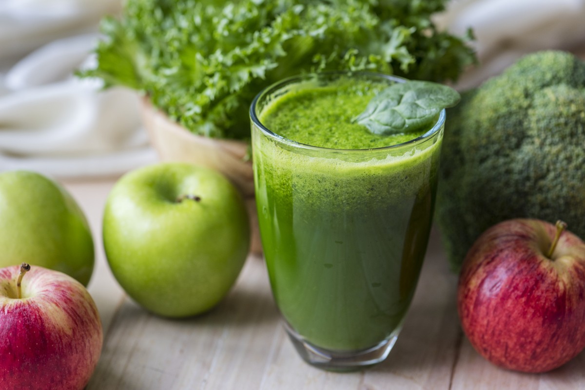 Como preparar o suco para desintoxicar o fígado e combater o mau hálito?