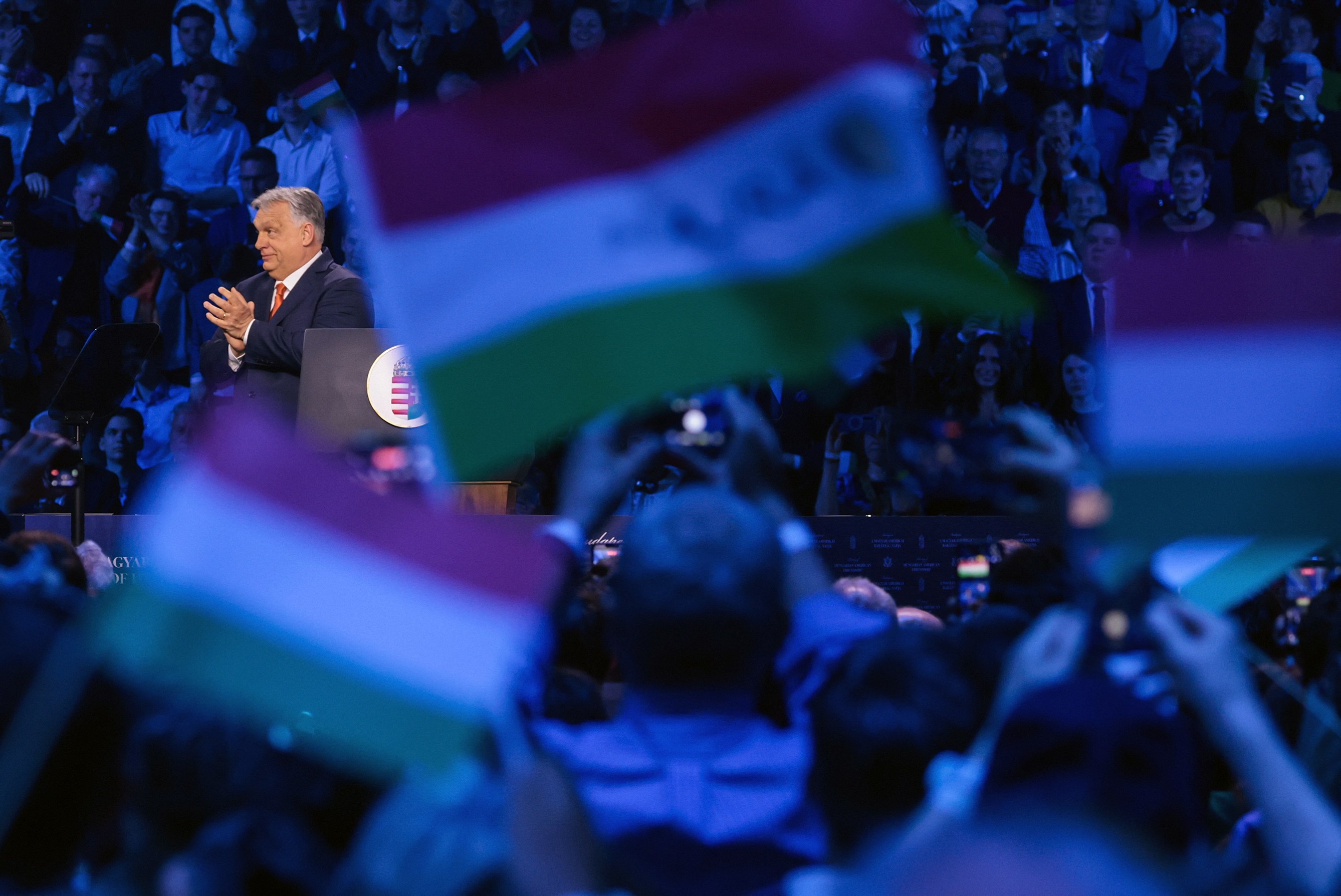 Hungria decide futuro de Orbán em eleição-chave para extrema direita global