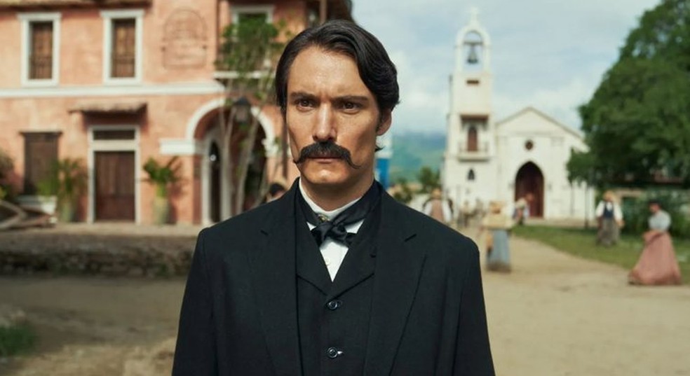 'Cem anos de solidão': O personagem Aureliano Buendia em cena da série da Netflix — Foto: Reprodução