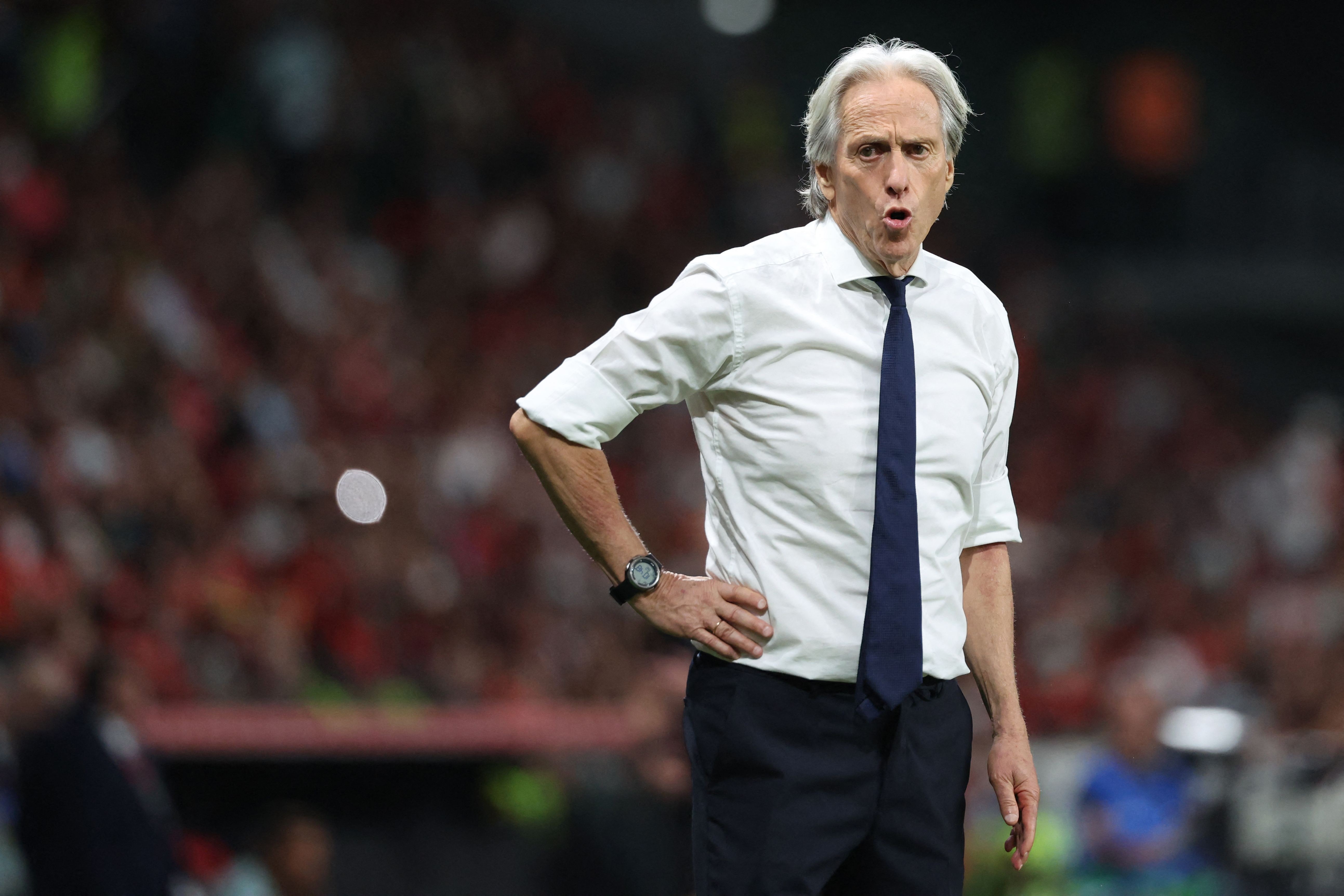 Jorge Jesus estreia com vitória e critica desempenho de estrelas na seleção