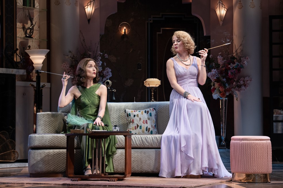 Rose Byrne e Kelli O’Hara em'Fallen Angels' — Foto: Sara Krulwich/The New York Times
