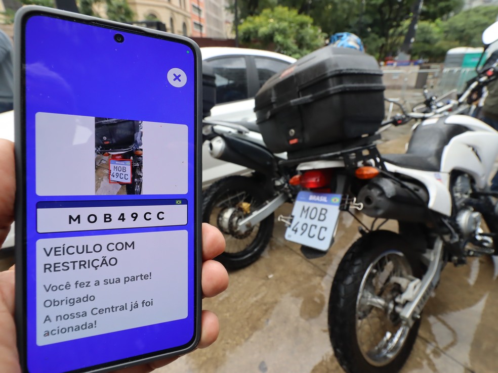 Cidadãos passam a colaborar com a identi cação de veículos com restrições por meio do celular — Foto: RENATO PINHEIRO/PREFSP/DIVULGAÇÃO