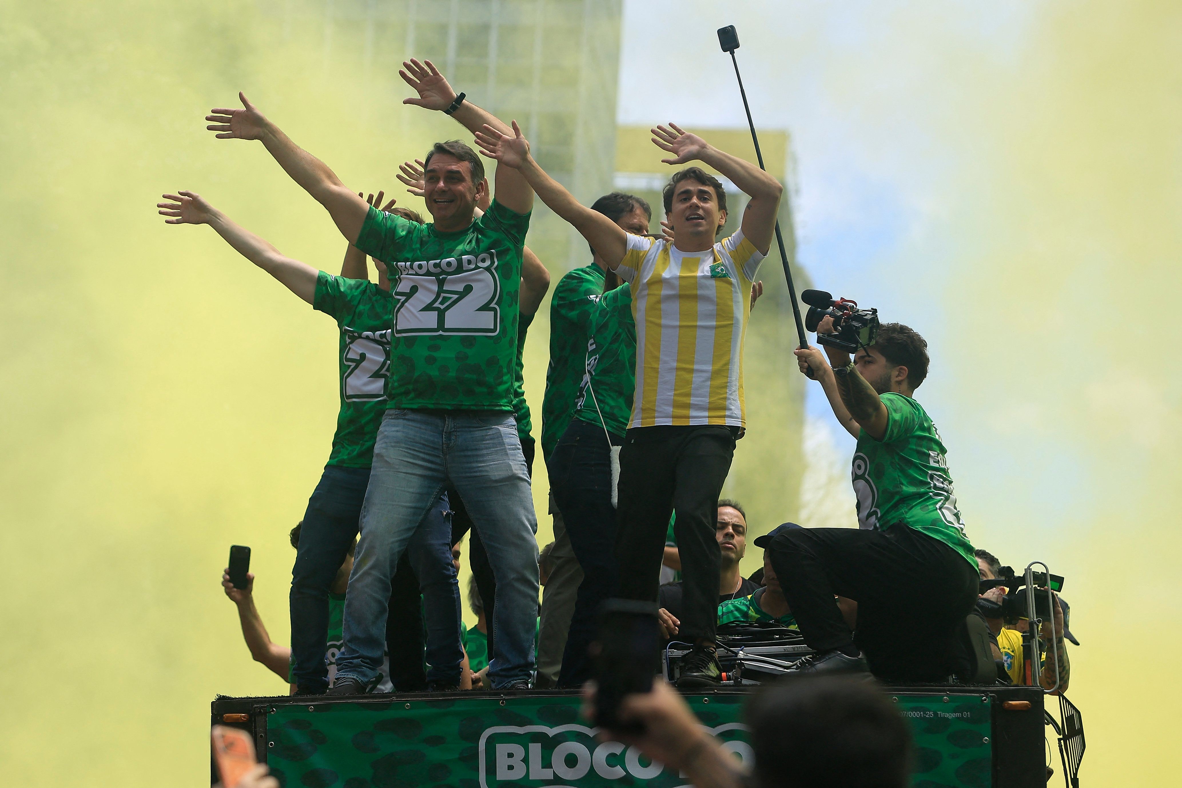 Flávio na Paulista: 'Vocês verão Jair Messias Bolsonaro colocando a faixa de presidente da República no filho dele'