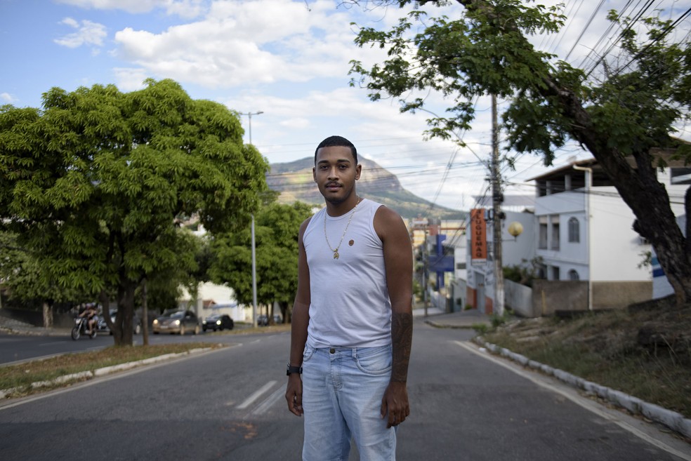 João Victor Batista Alves foi enviado de volta ao Brasil após seu pedido de asilo ter sido negado na fronteira dos EUA — Foto: Ana Caroline de Lima/Bloomberg