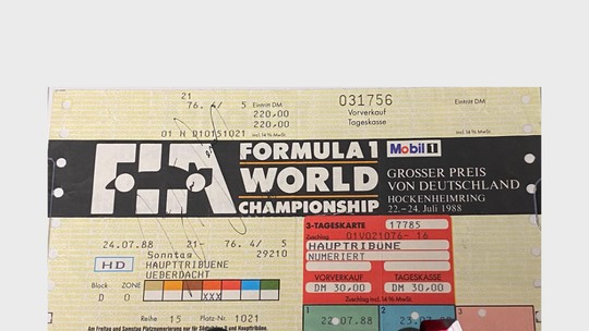 Itens raros de Ayrton Senna, autografados, vão a leilão