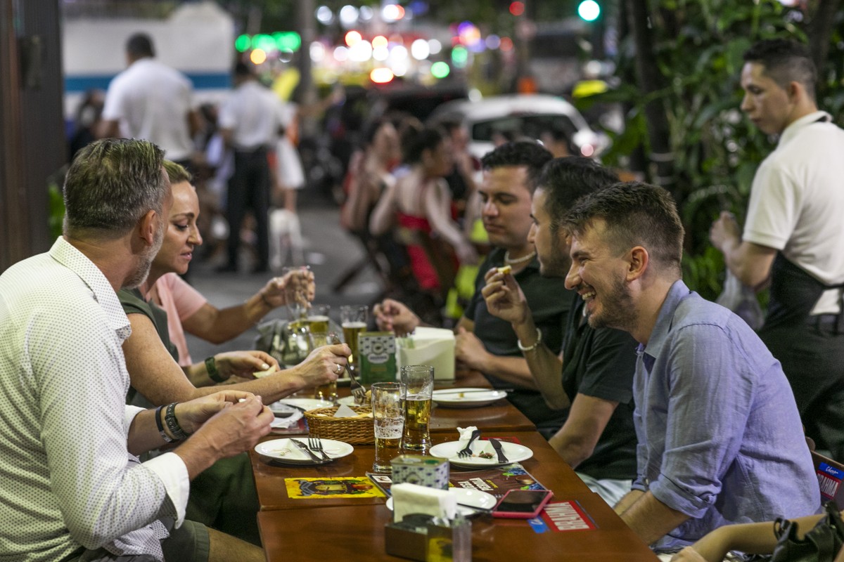 ‘Amigo local’: conheça o novo tipo de profissional que turistas ...