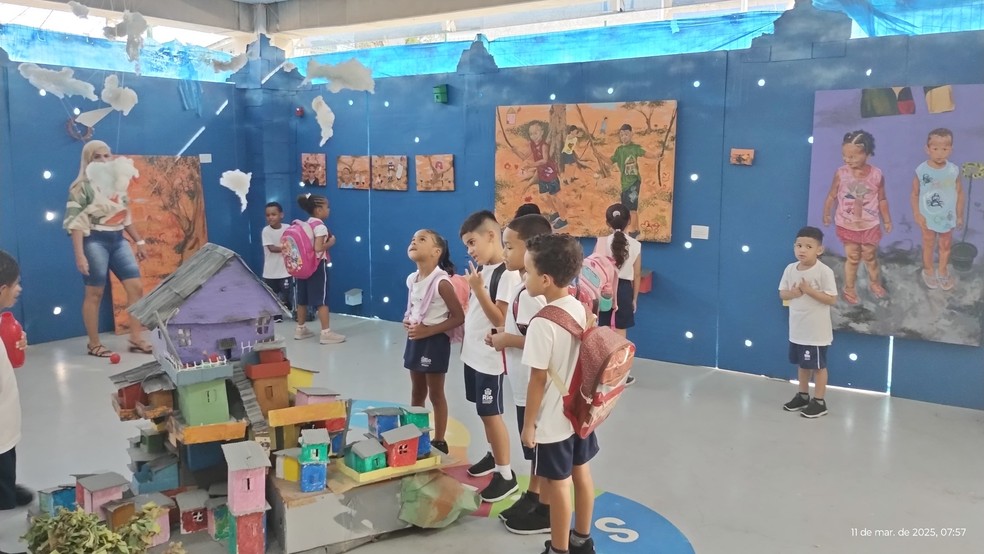 A exposição coletiva “Um lugar para chamar de meu” está em cartaz na Escola EDI Daniel Martins, em Anchieta — Foto: Divulgação