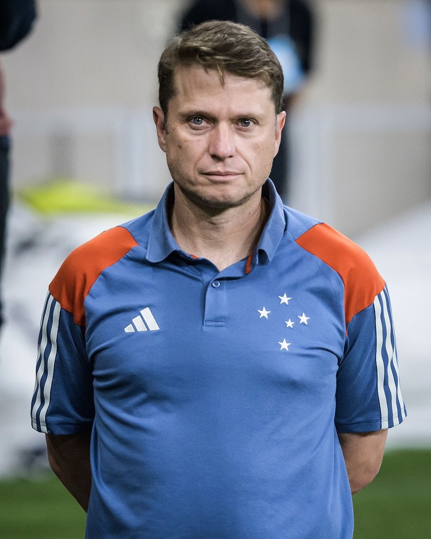 Cruzeiro demite técnico Fernando Seabra