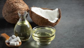 Mito ou verdade: o óleo de coco é saudável? Entenda