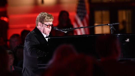Leilão de peças e obras de arte de Elton John arrecada R$ 40 milhões em seu primeiro dia