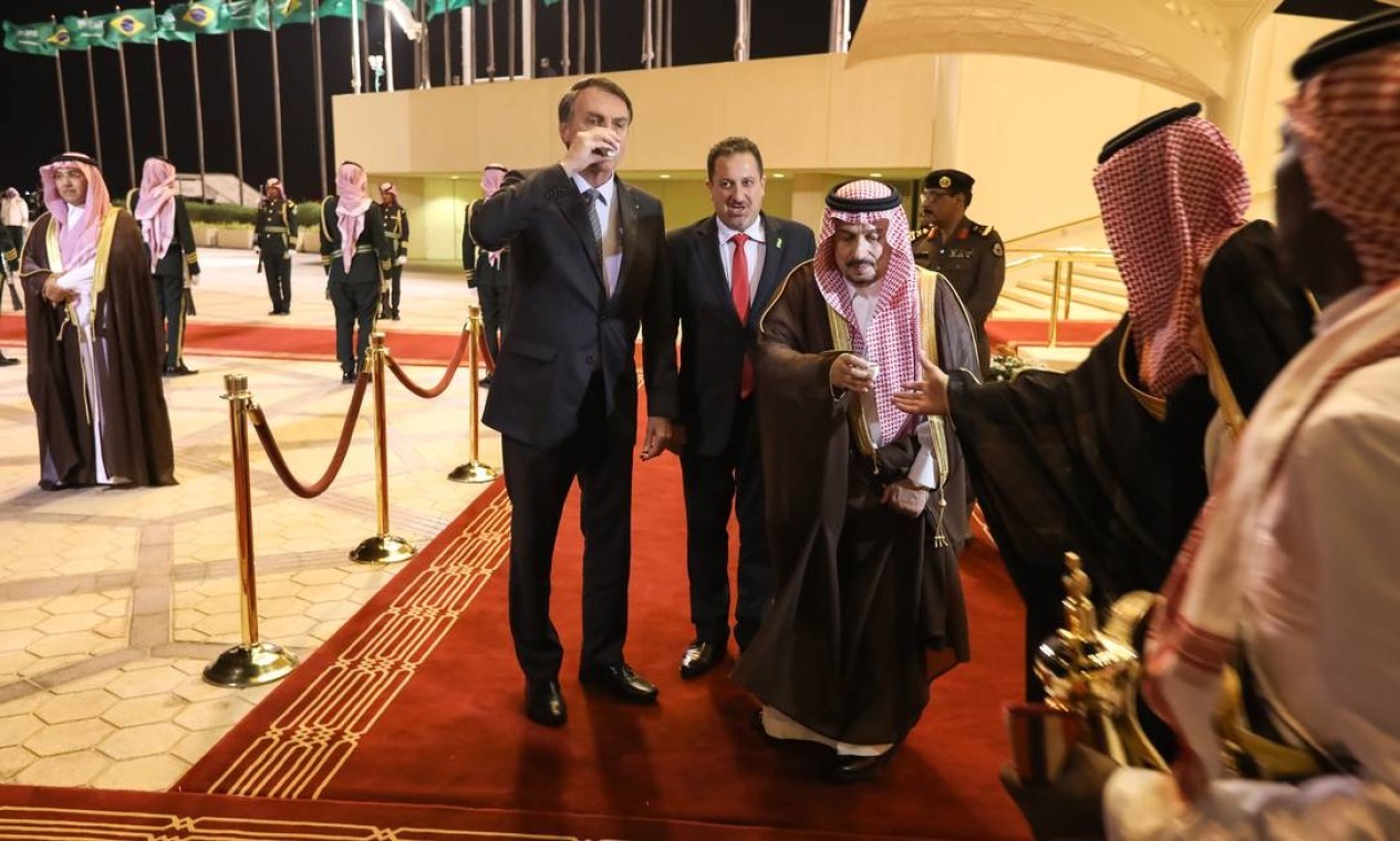 Chegada de Bolsonaro ao Aeroporto Internacional Rei Khalid, em Riade, na Arábia Saudita — Foto: Divulgação