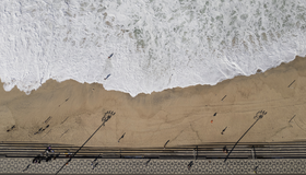 Com ondas de até 3 metros, orla do Rio de Janeiro enfrenta ressaca