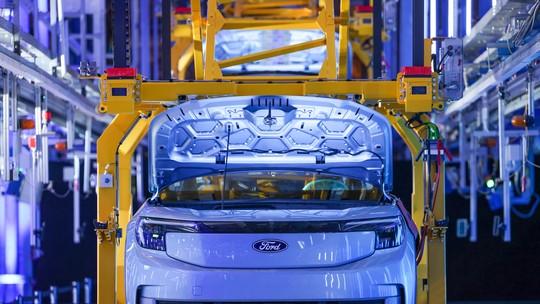 Ford interrompe envio de veículos para China em meio à guerra comercial Ford interrompe envio de veículos para China em meio à guerra comercial