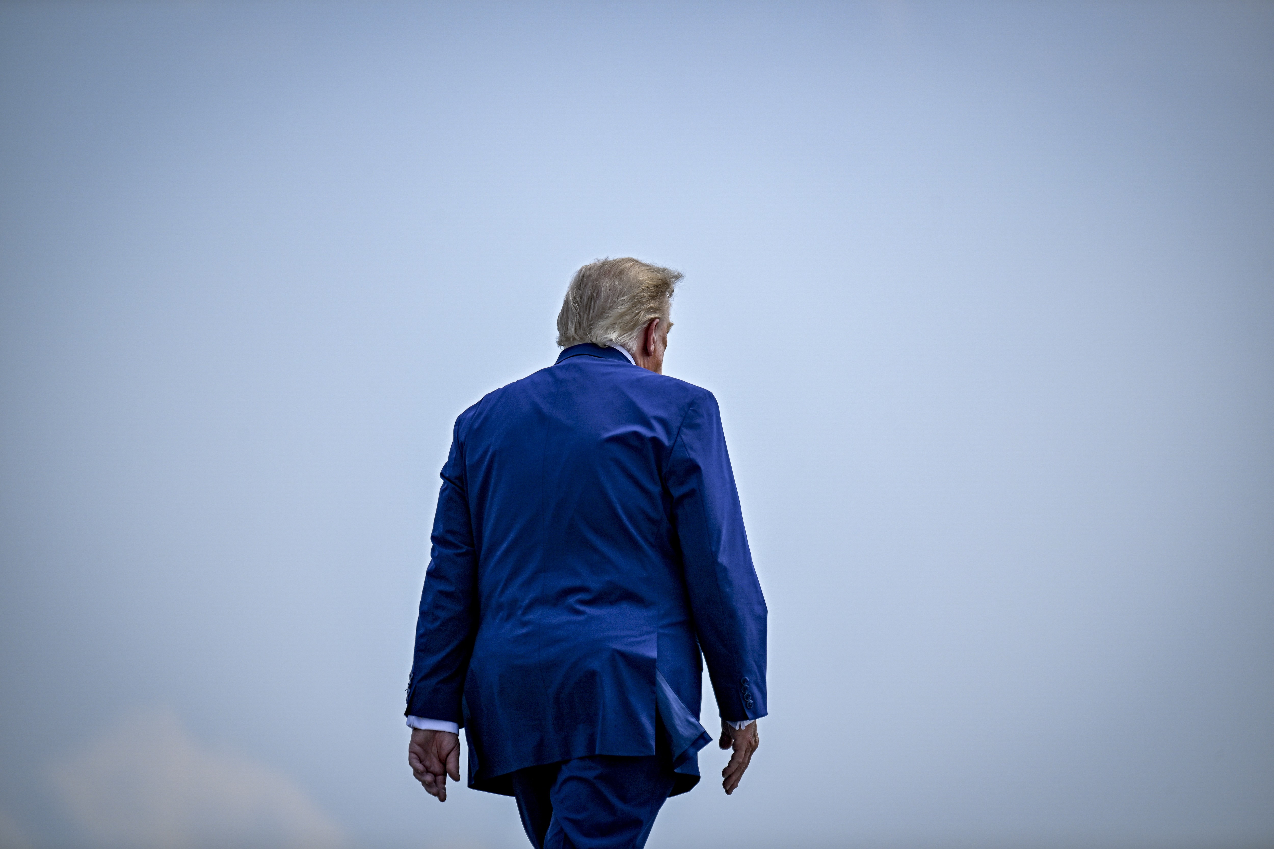 Análise: Resistência começa a substituir era de capitulação a Trump nos EUA e no exterior - QTU Questões do Universo