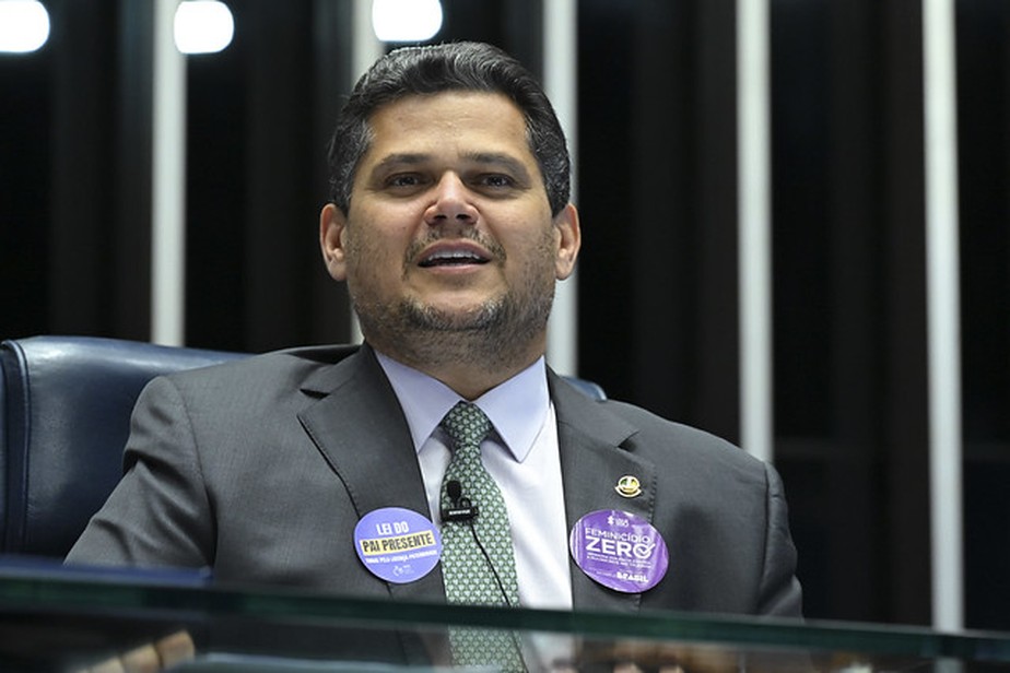 Davi Alcolumbre durante a votação da licença-paternidade