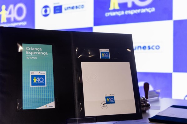 Livro e selo dos Correios celebram 40 anos do Criança Esperança