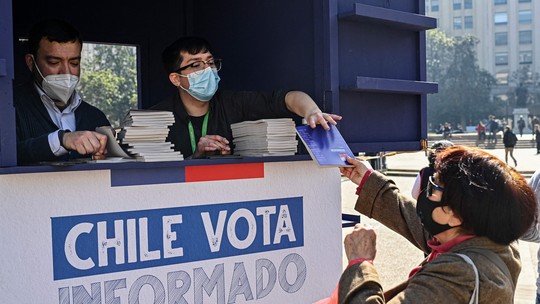 Socialistas e direita tradicional se unem para evitar novo fracasso em referendo sobre Constituição no Chile