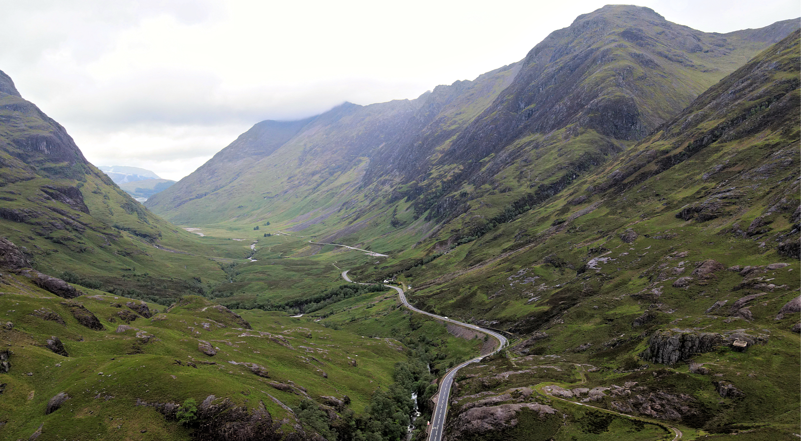 A82 – Escócia: entre Glasgow e Inverness, com lagos, montanhas e o icônico Lago Ness. — Foto: Scottish Roads Archive