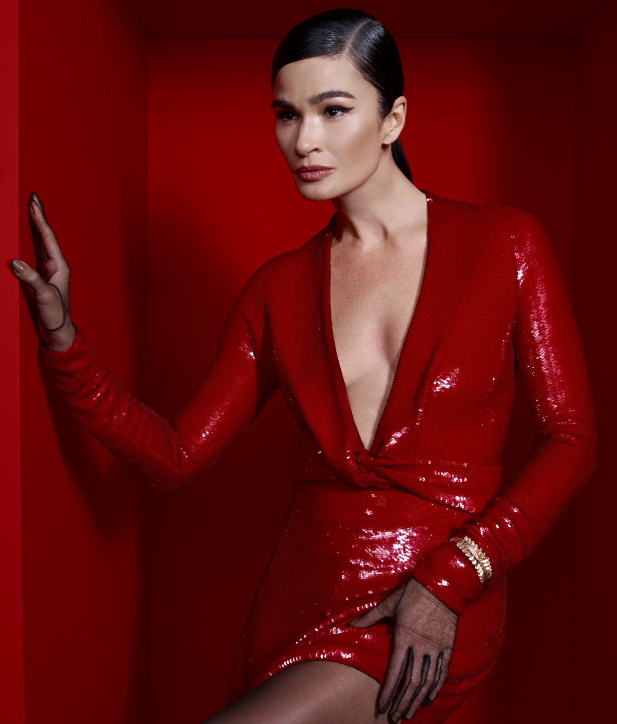 Vestido Ferragamo, Pulseira Cartier, Luvas Minha Avó Tinha E Meia-Calça Calzedonia-foto: Gustavo Ipolito