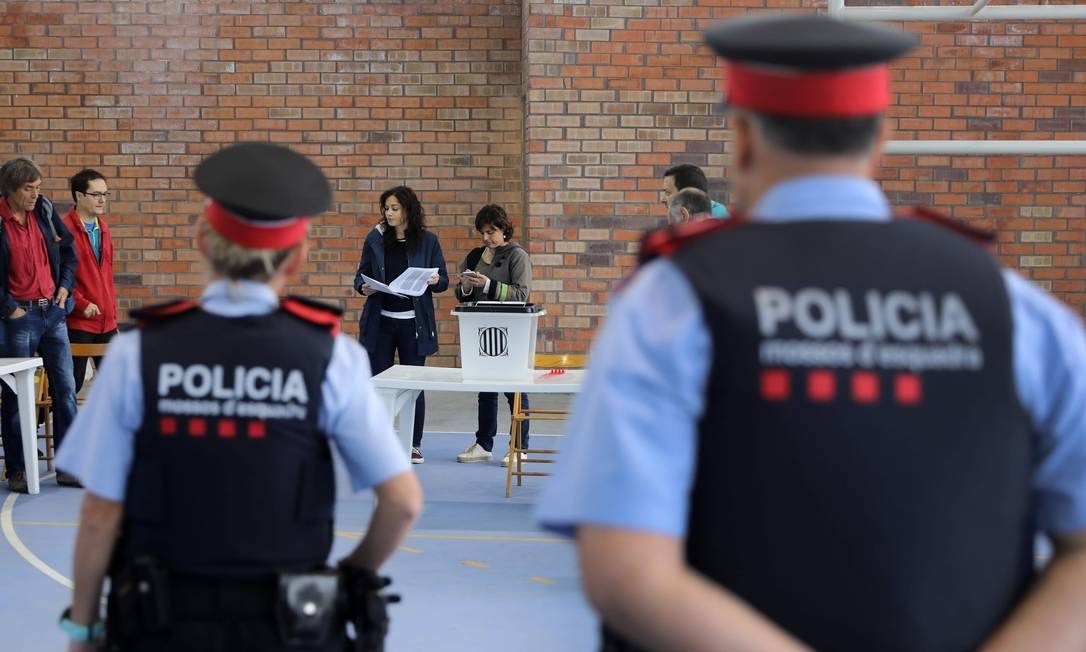 Polícia detém 128 pessoas em Barcelona após atos de vandalismo e saques; 73 são menores - Foto