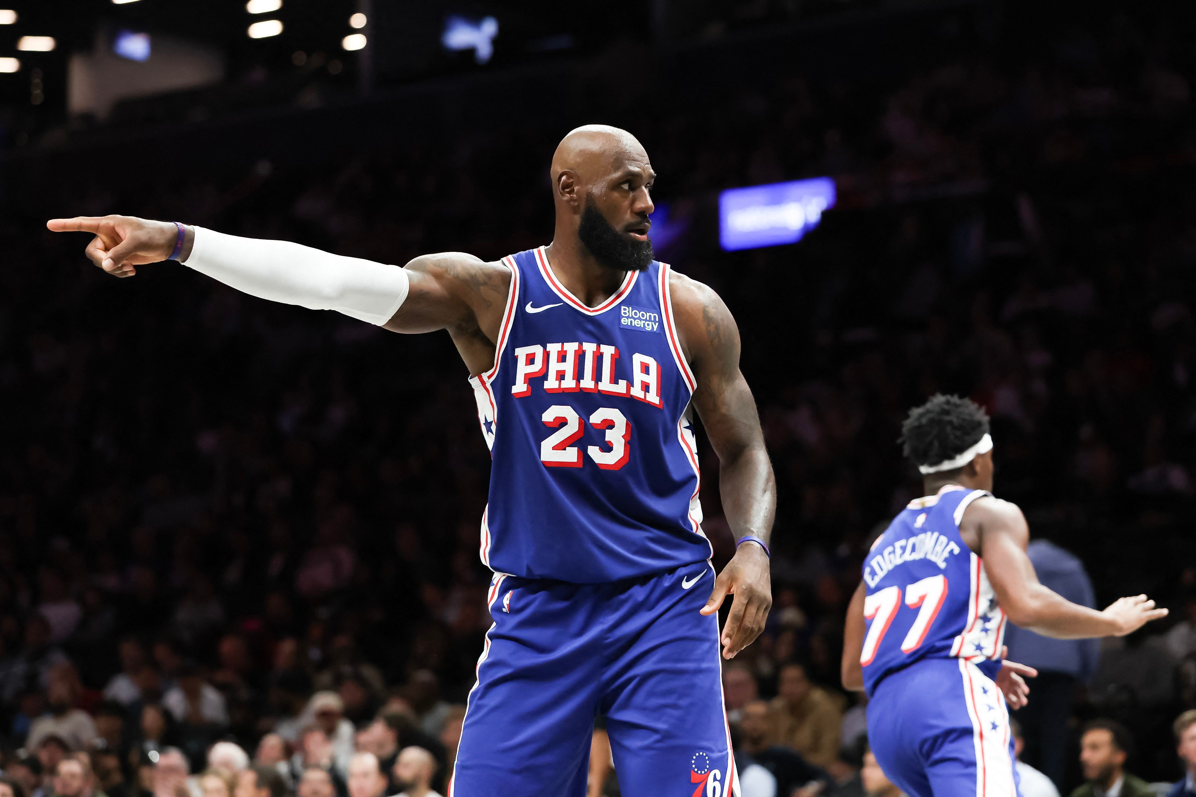 LeBron estreia pelos 76ers em sua 24ª temporada na NBA, adaptado a mudanças e em busca de título inédito