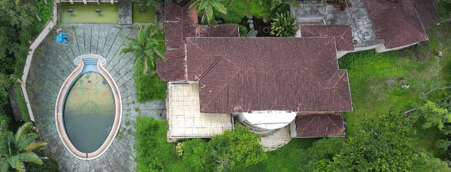 Vista aérea da mansão Montecasino, em Medellín — Foto: JAIME SALDARRIAGA / AFP