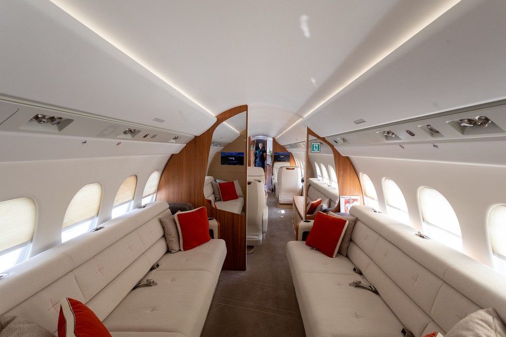 Interior do Falcon 6X — Foto: Edilson Dantas/Agência O GLOBO