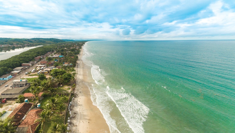 Praia do Norte, na parte mais rústica do litoral de Ilhéus, no sul da Bahia — Foto: Márcio Filho / Ministério do Turismo / Divulgação