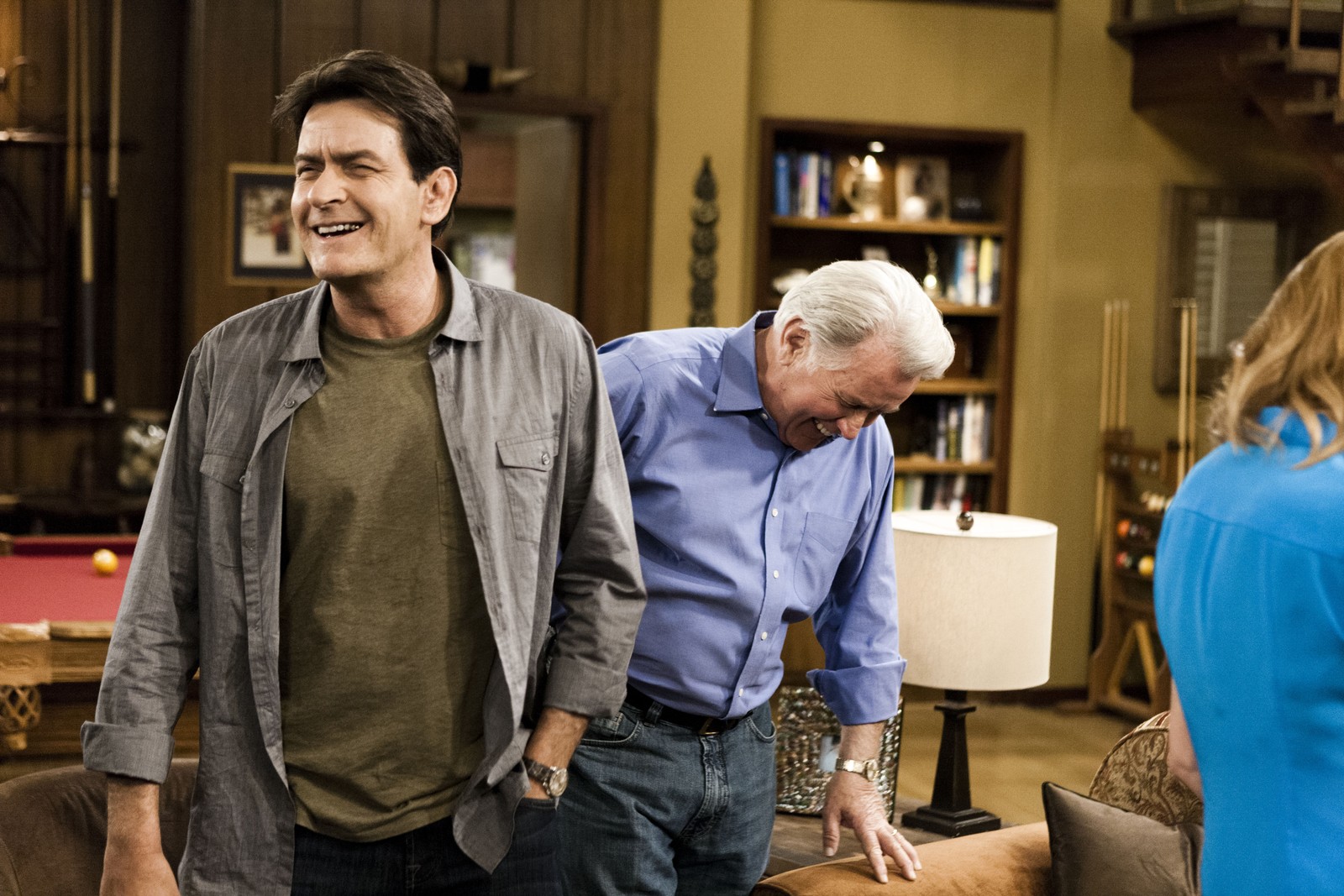 Aos 60, Charlie Sheen conta sua própria história: 'Passei uma década ...