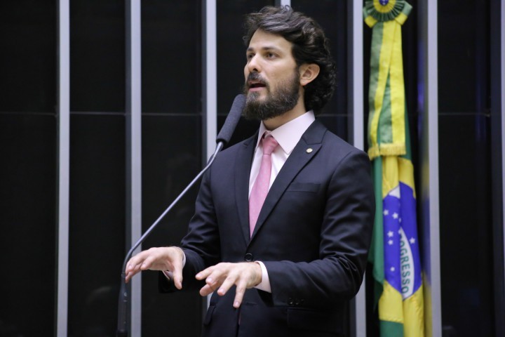 Eleições em MG: Marcelo Aro pode ficar com mais de 50% do tempo de rádio e TV no horário gratuito - QTU Questões do Universo
