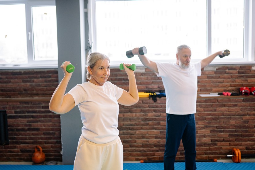 Exercícios de força ajudam a acelerar o metabolismo após os 50 anos. Foto: Reprodução/Pexels