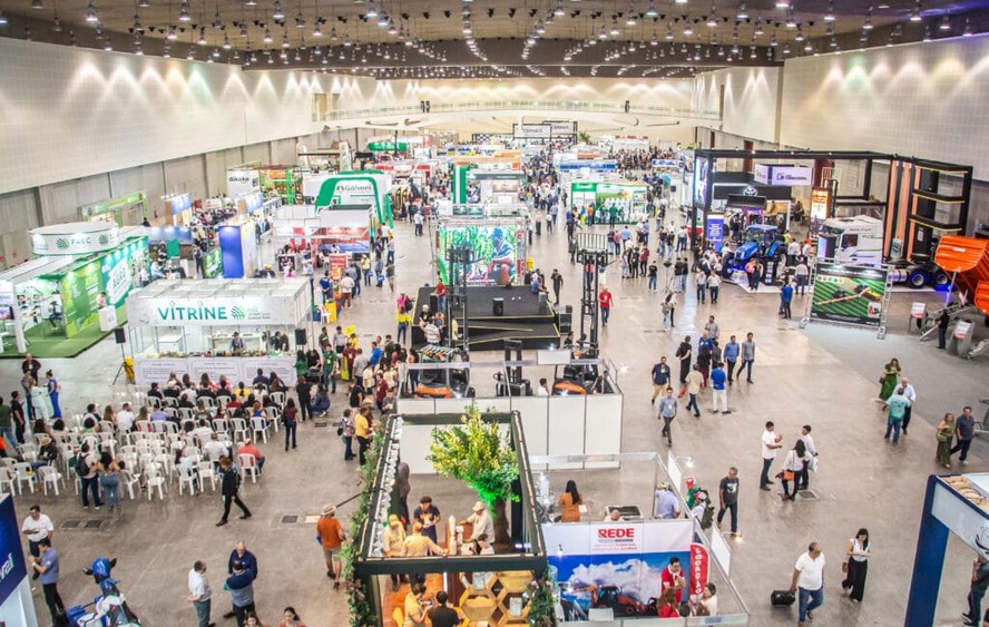Estandes na feira do PecNordeste de 2023
