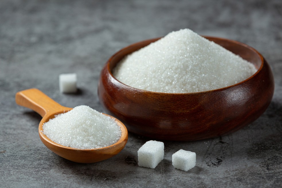 Embora os especialistas tenham se concentrado em alimentos que devemos comer mais, todos concordam que devemos limitar o consumo de açúcares adicionados — Foto: Freepik