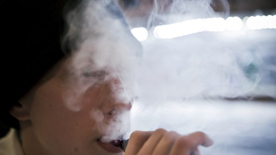 Anvisa publica regulação que endurece proibição de cigarros eletrônicos no Brasil