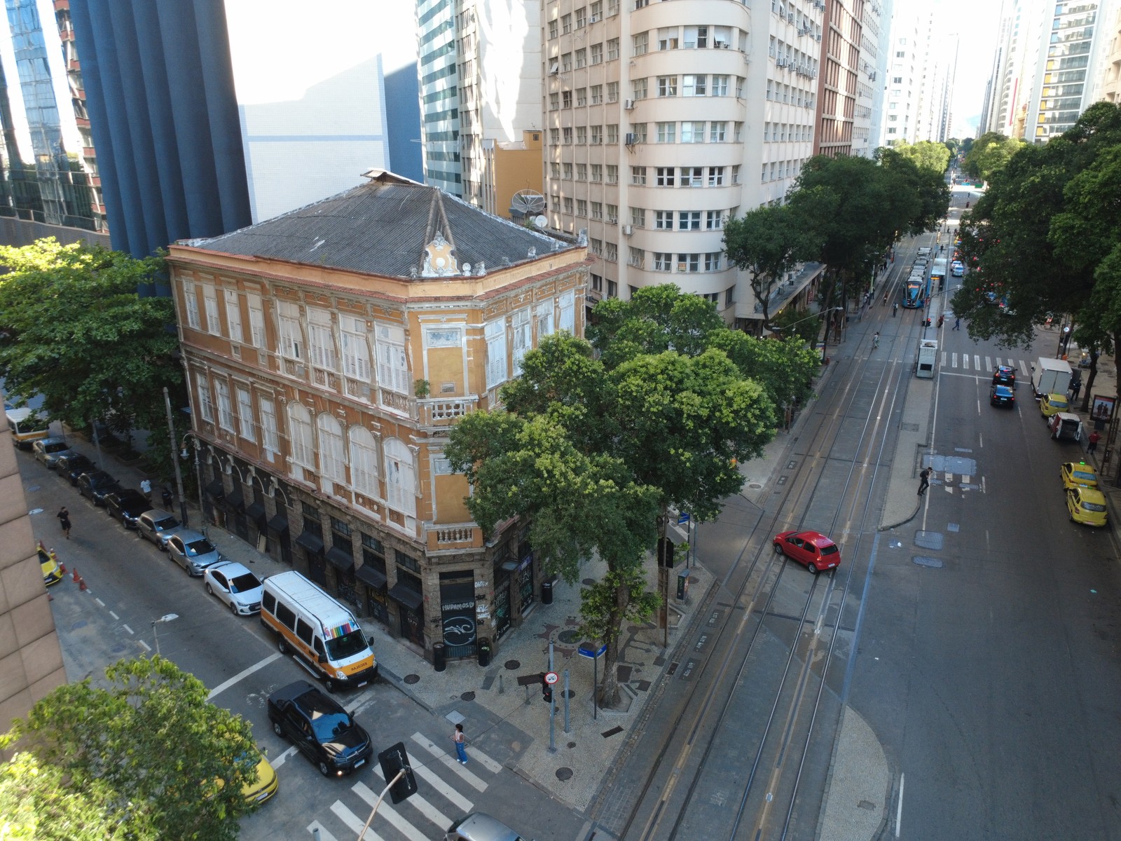 Inaugurada como símbolo do progresso, Avenida Rio Branco atravessa ...