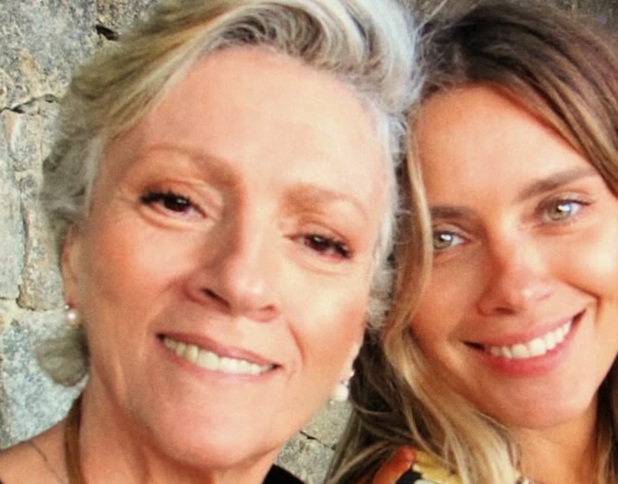 Carolina Dieckmmann homenageia a mãe: 'Atravessar qualquer tipo de dor,
quando falta o colo da mãe, é outra parada'