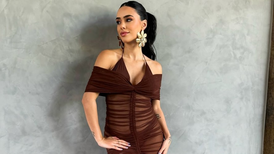 Tendência: transparência conquista o seu lugar no look de Bruna Biancardi;  aos detalhes
