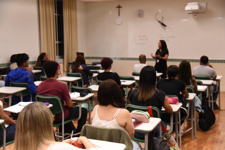Brasil: 63 milhões sem educação básica completa; mortalidade supera retorno escolar