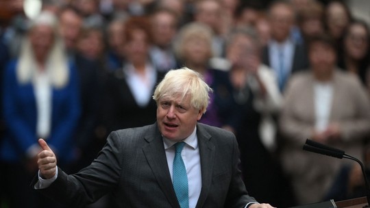 Na despedida, Boris Johnson se compara a foguete de propulsão que sumirá 'em canto remoto do Pacífico'