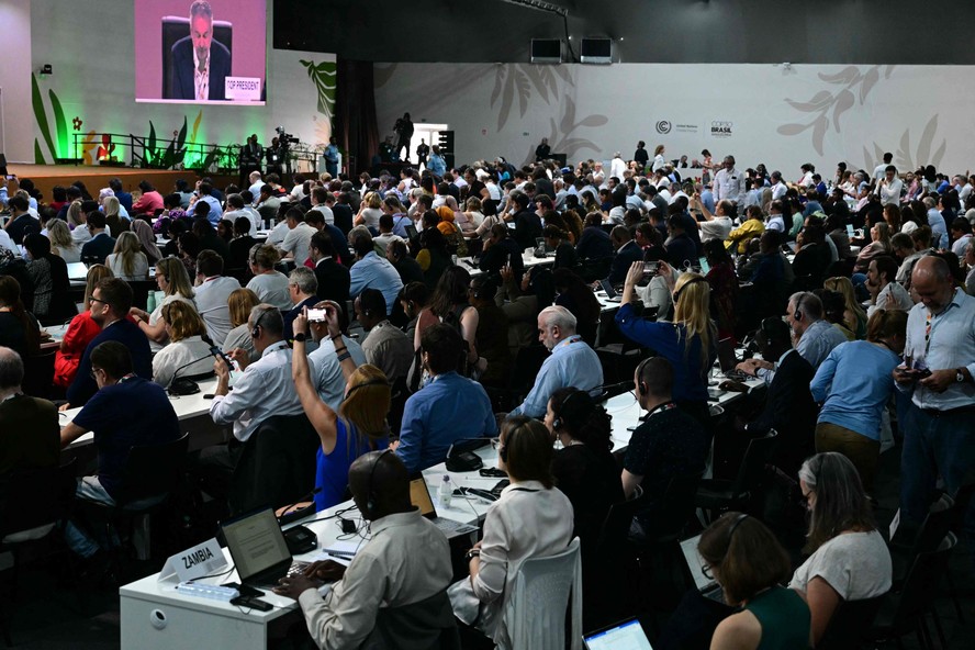 Sess&atilde;o plen&aacute;ria da COP30 em Bel&eacute;m