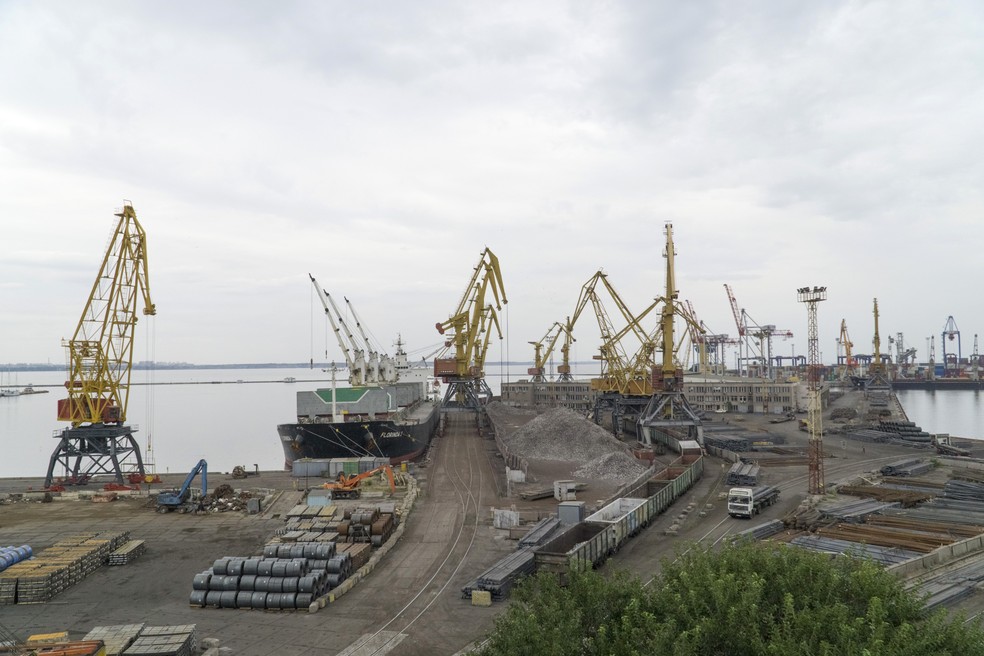 Minerais e metais aguardam embarque no porto de Odessa, no sul da Ucrânia — Foto: Vincent Mundy/Bloomberg