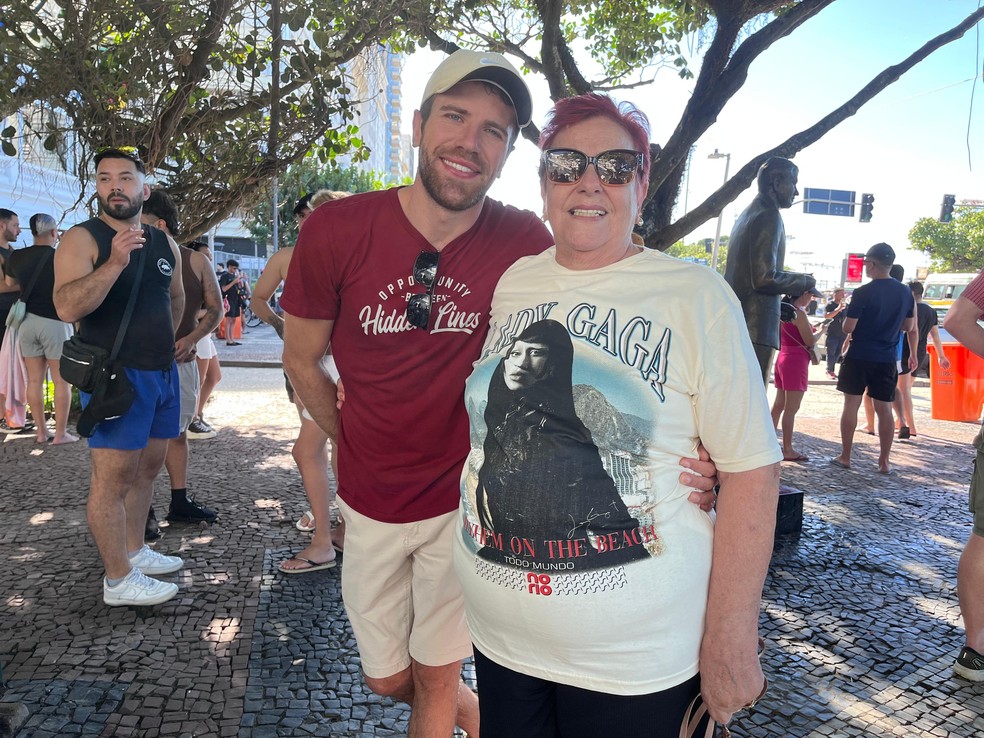 Maria Zanette, de Carlos Barbosa (RS), veio ao Rio com o filho Marcos, para o show de Lady Gaga — Foto: Talita Duvanel