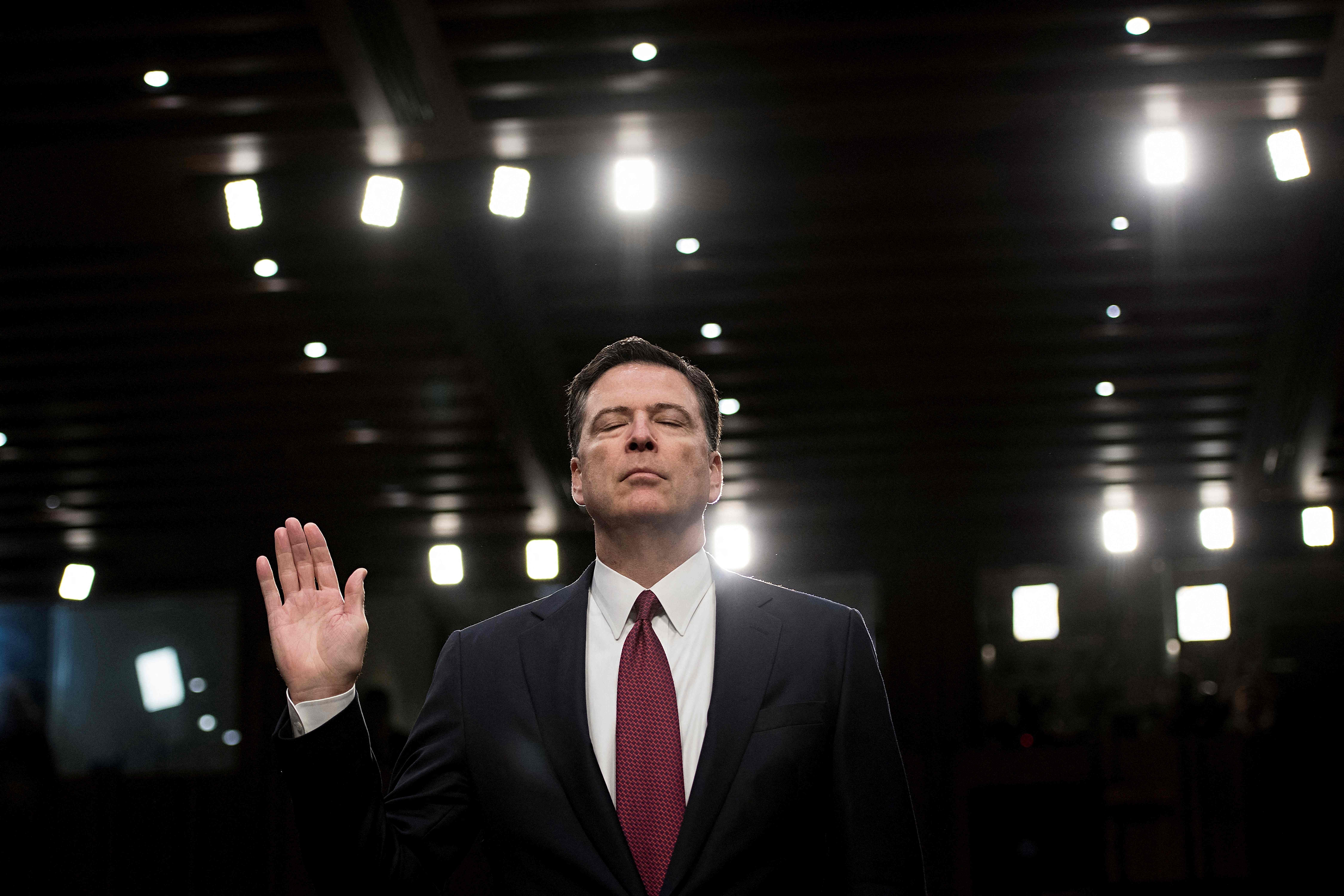 Ex-diretor do FBI se entrega à Justiça nos EUA sob acusação de ameaça contra Trump