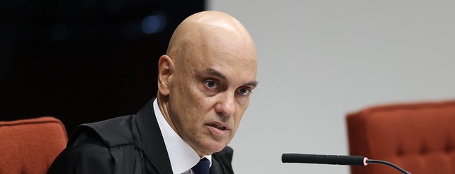 Alexandre de Moraes, relator do caso, foi o primeiro a votar: "A denúncia descreve de forma detalhada, com todos os elementos, todos os requisitos exigidos, tendo sido coerente a exposição dos fatos, com a descrição amplamente satisfatória dos fatos, da tentativa de golpe de estado, tentativa de abolição violenta do estado de direito" — Foto: Antonio Augusto/STF