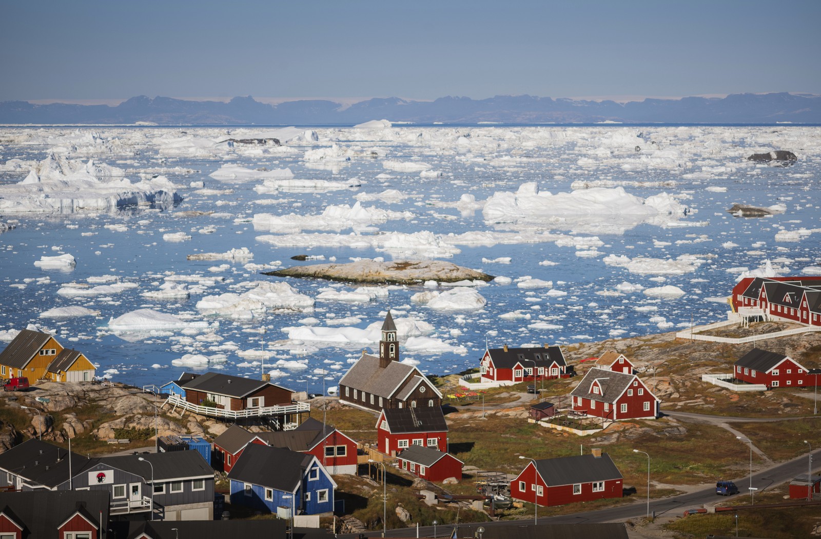 Vista da cidade de Ilulisat na Groenlândia — Foto: Carsten Snejbjerg/The New York Times