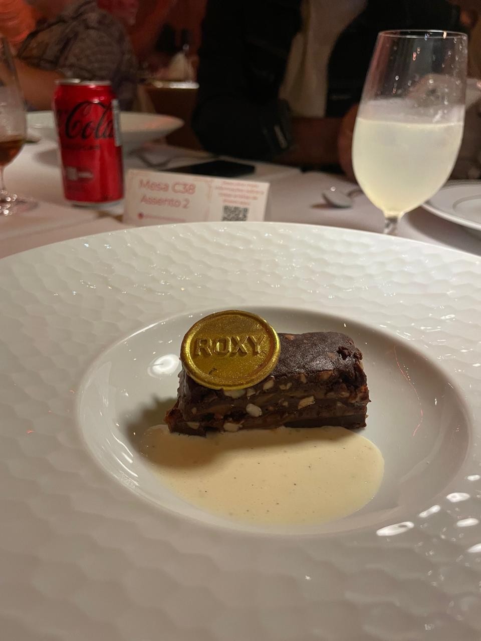 Roxy Dinner Show oferece ao público uma experiência imersiva que vai ...